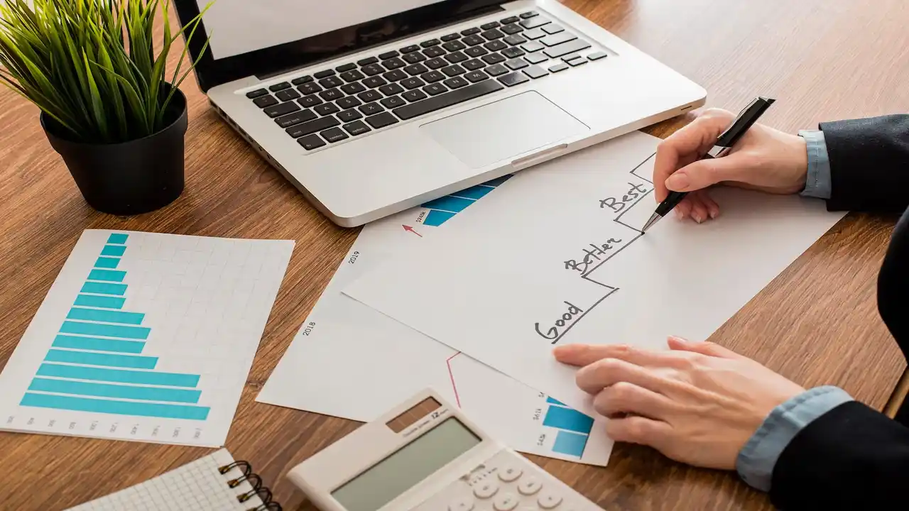 What are Financial Planner Types-Frequently Asked Questions-Benefits of Financial Planner